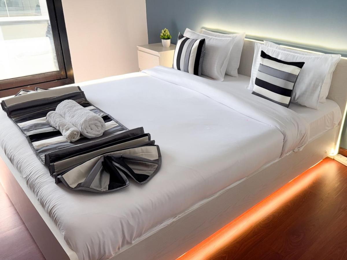 Apartment Perfect Location! Near Jbr & Metro *
