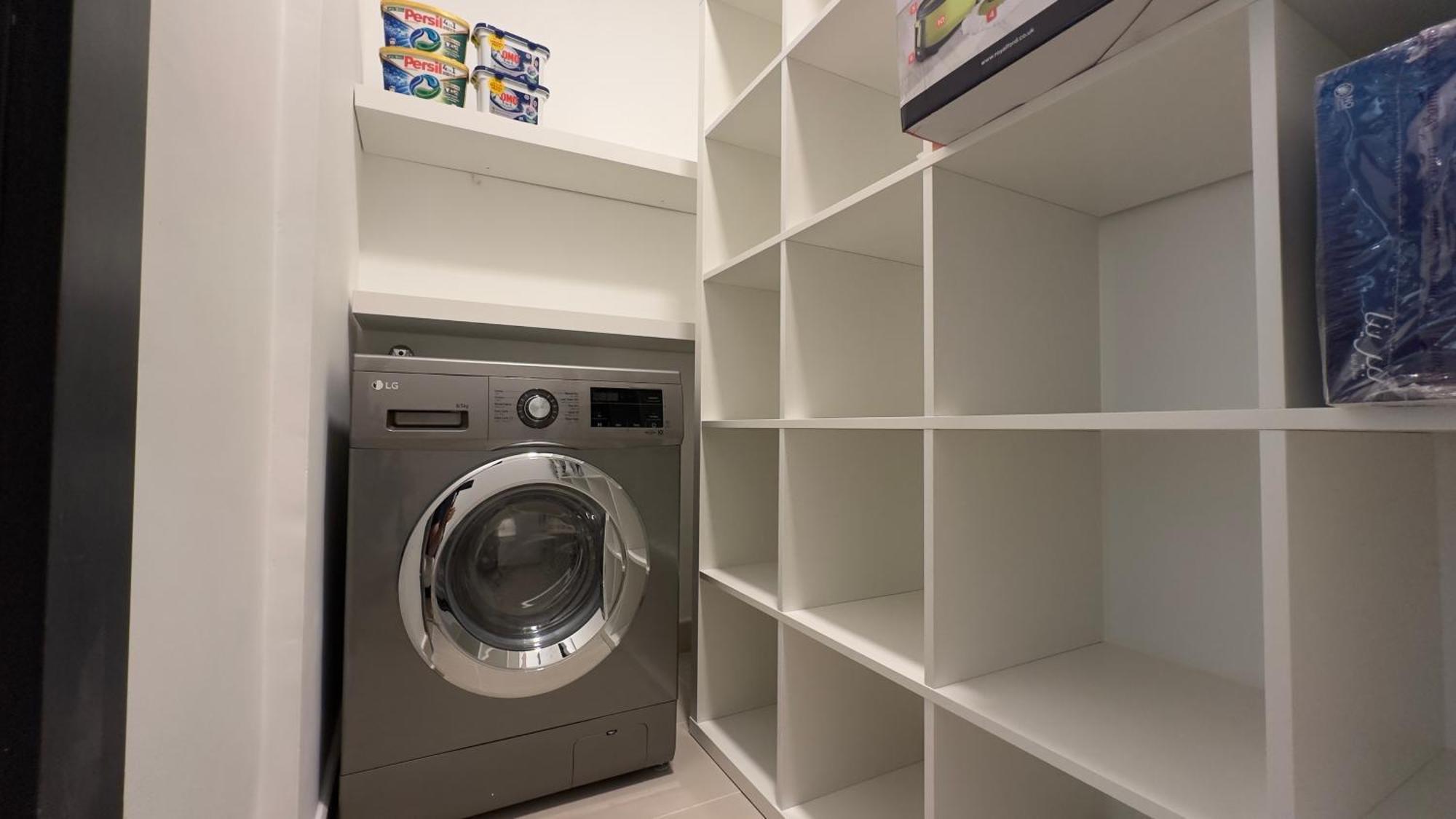 Elite Business & Family Turnkey 2br In Oia Motor * Dubai