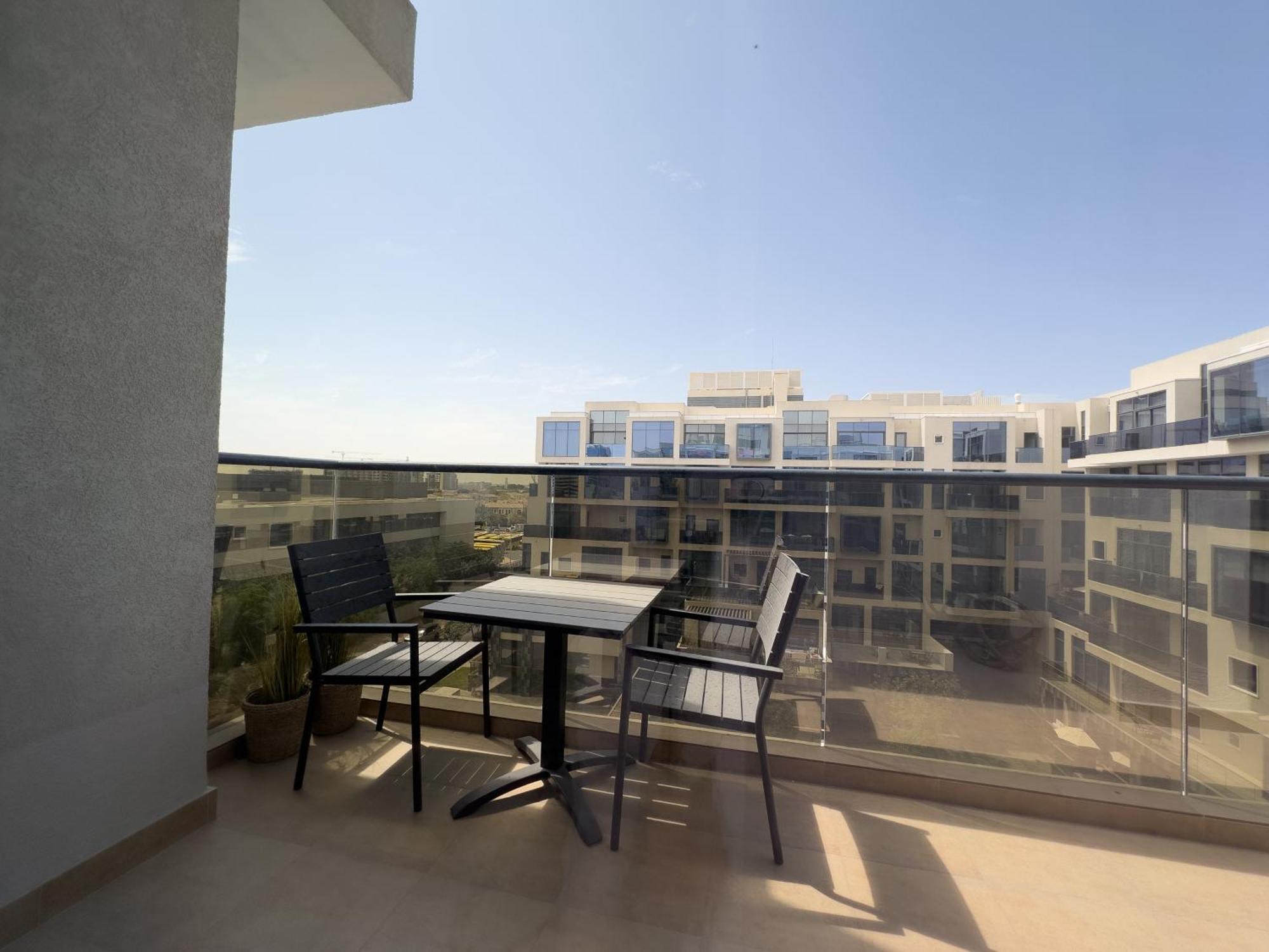 Elite Business & Family Turnkey 2br In Oia Motor Apartment Dubai