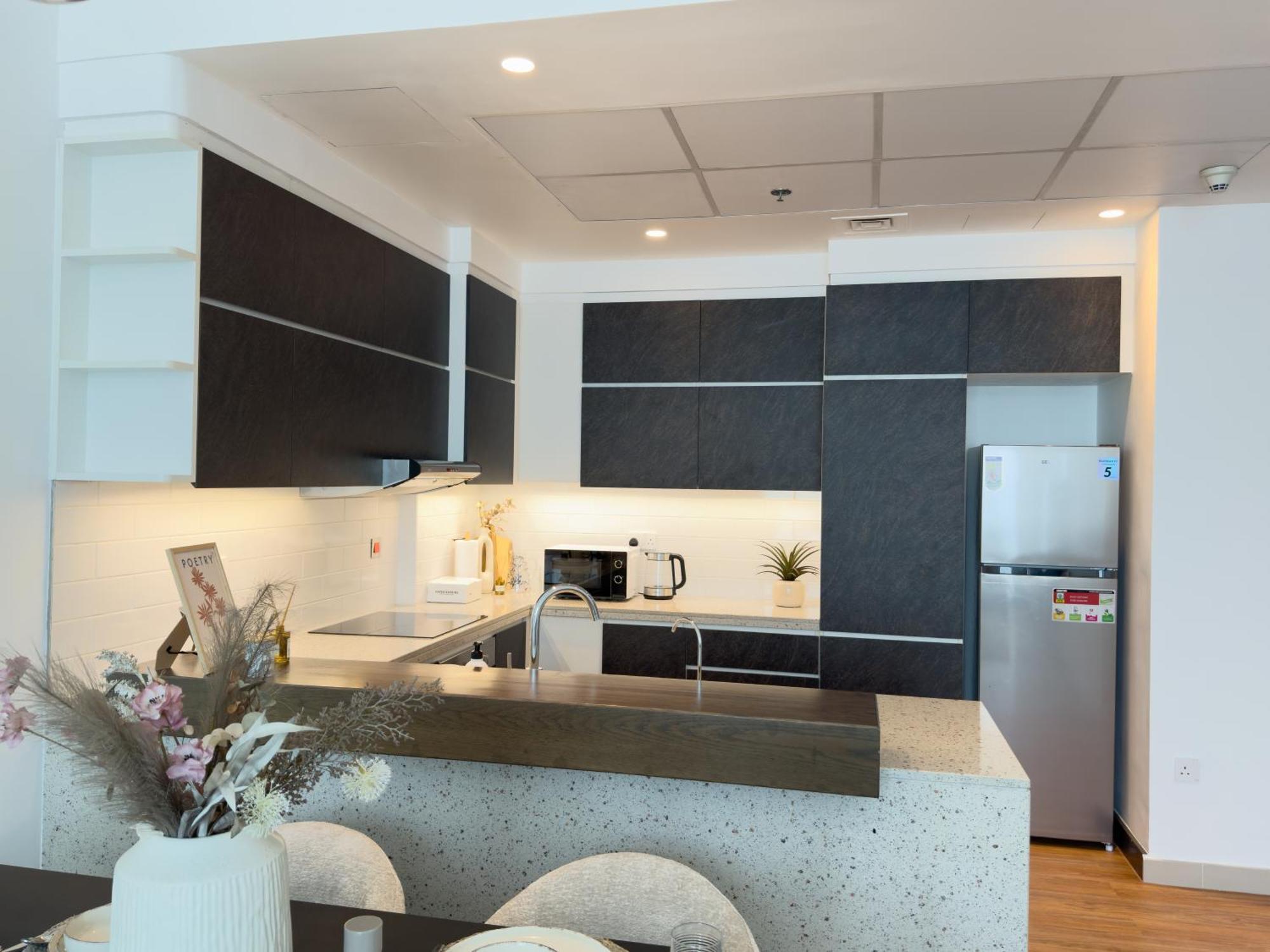 Elite Business & Family Turnkey 2br In Oia Motor Apartment Dubai