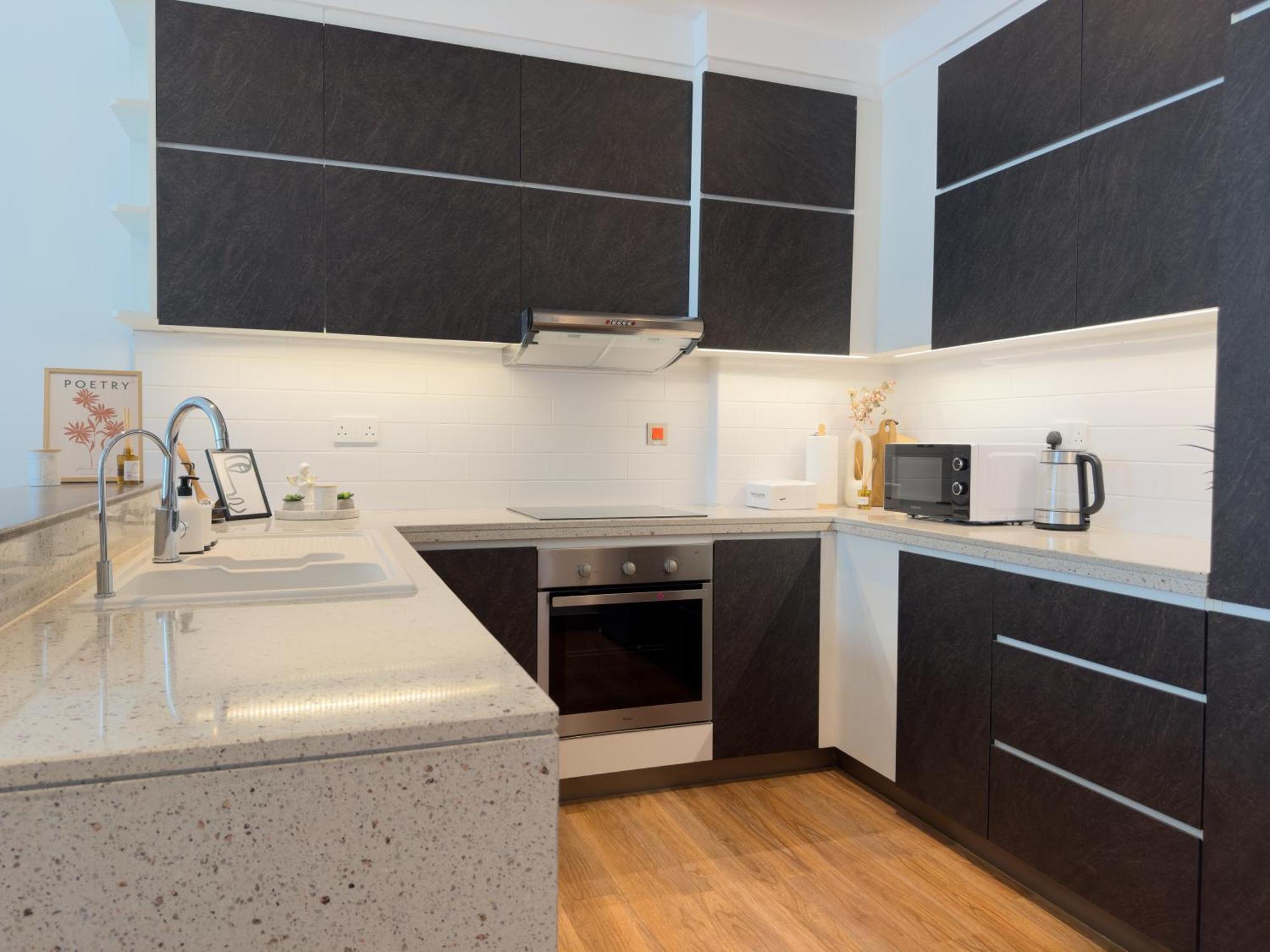 Elite Business & Family Turnkey 2br In Oia Motor