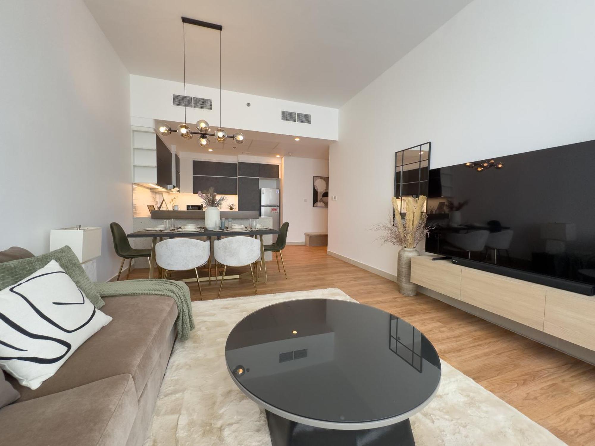 Elite Business & Family Turnkey 2br In Oia Motor Apartment Dubai
