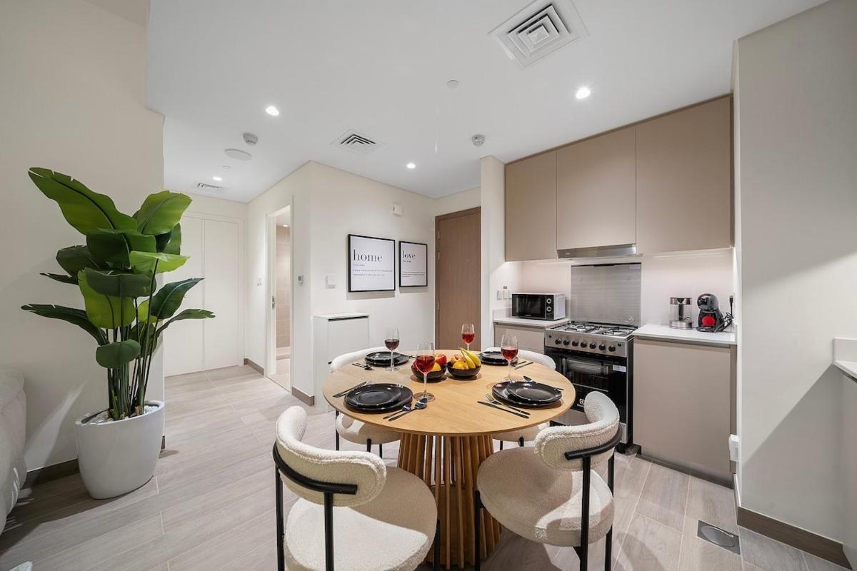 Apartment First Class 1br Glamorous & Stylish Escape Dubai