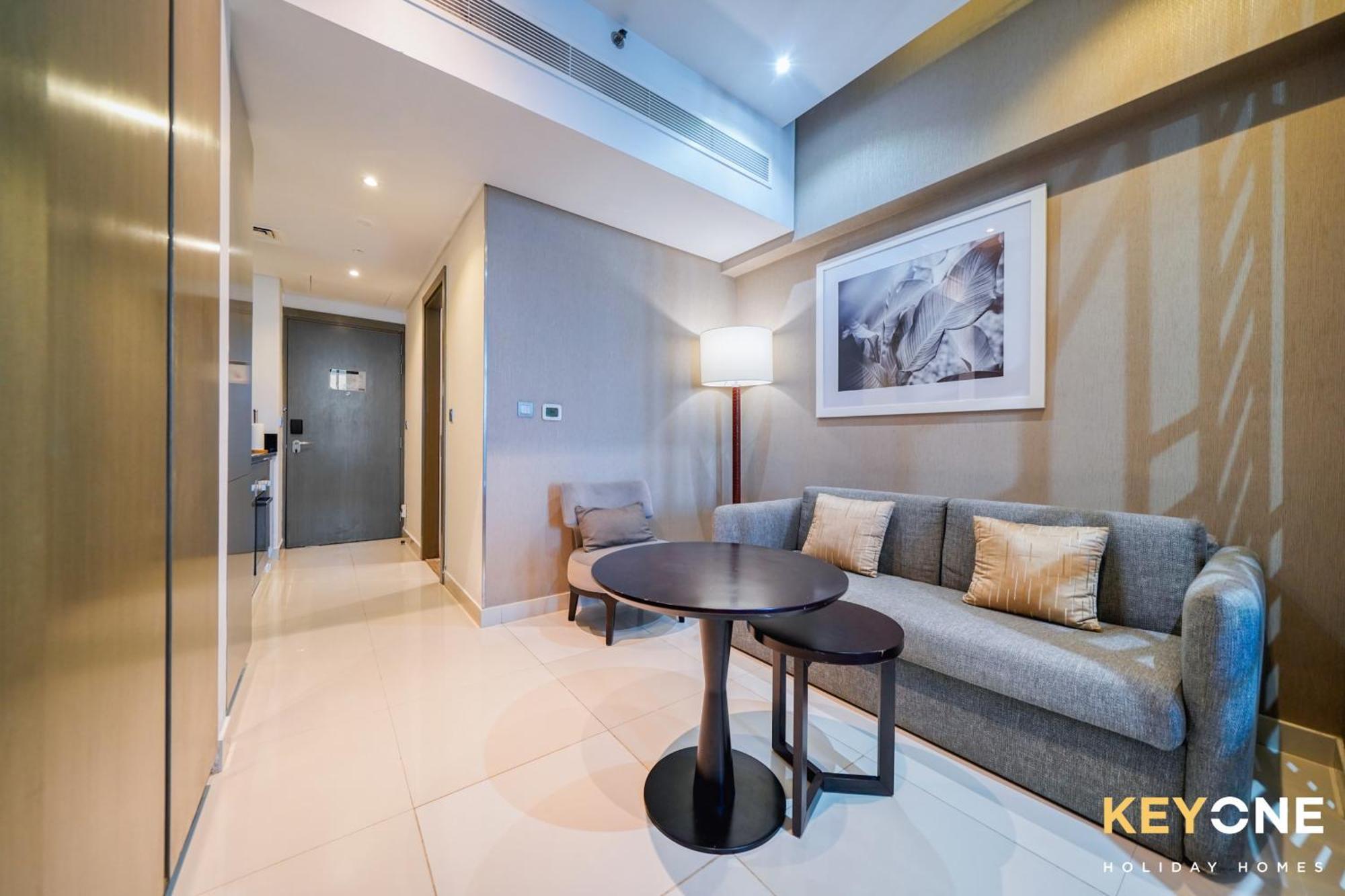 Sleek & Modern In Business Bay 1 Apartment *