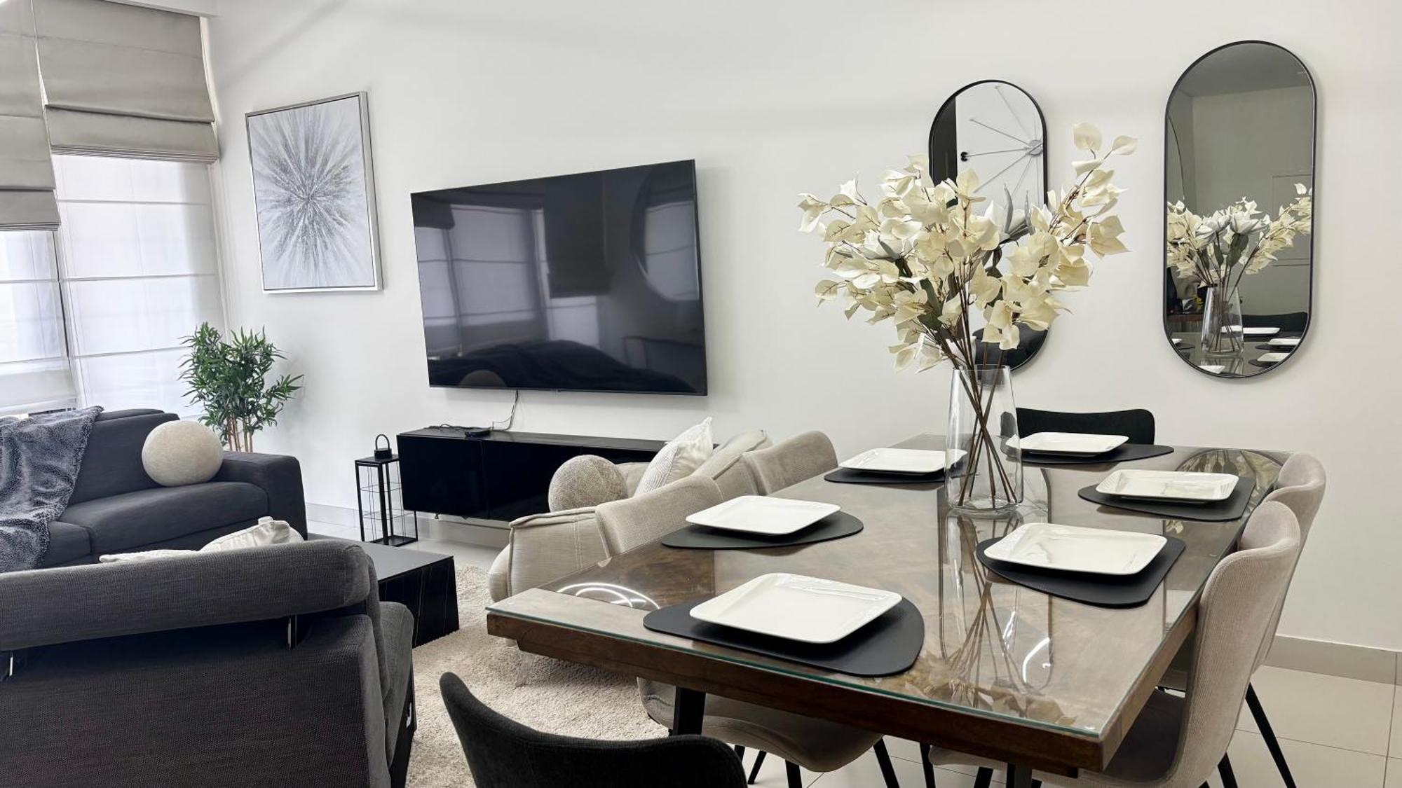 Enjoy A Modern And Trendy Apartment In The Heart Of Dubai *