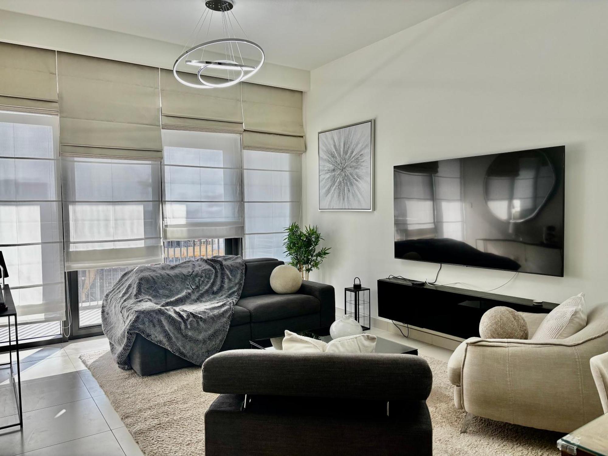 Enjoy A Modern And Trendy Apartment In The Heart Of Dubai *