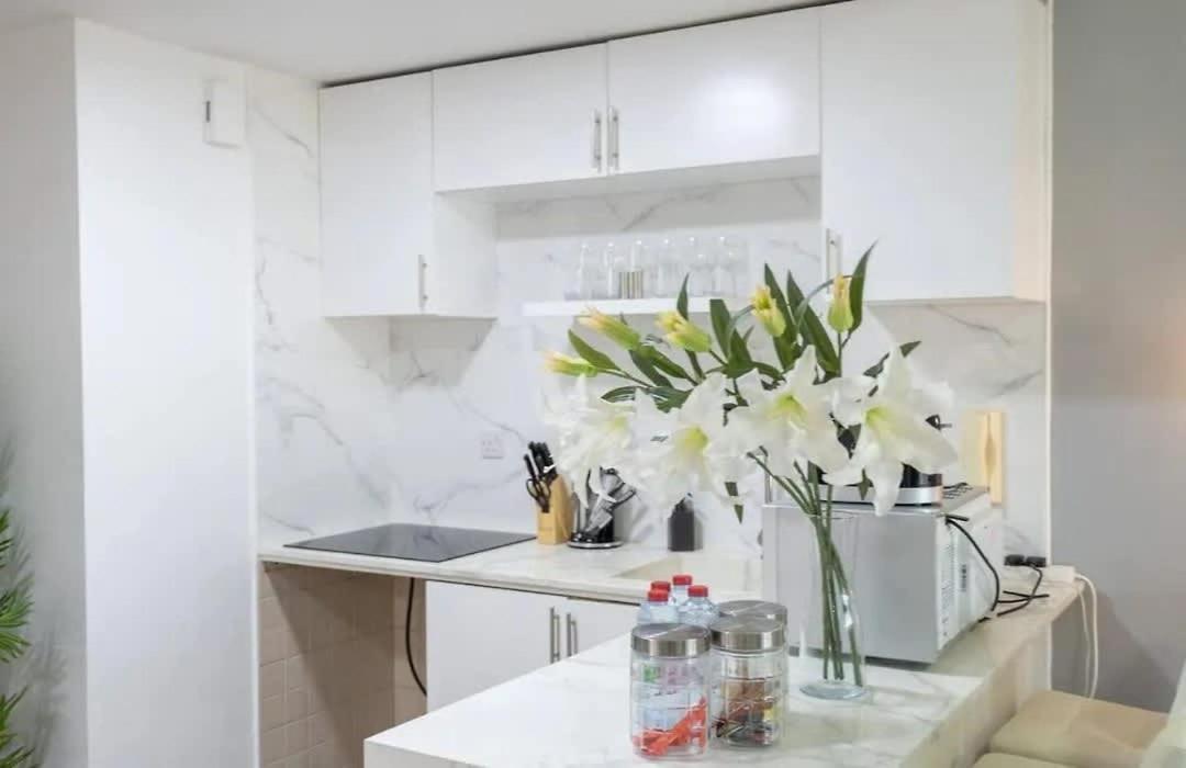 Stunning 2 Bed Great Metro Access Apartment