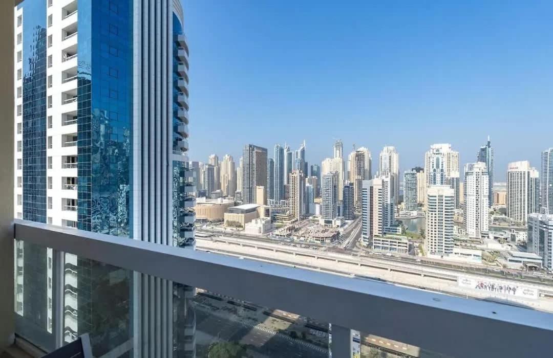 Stunning 2 Bed Great Metro Access Apartment Dubai