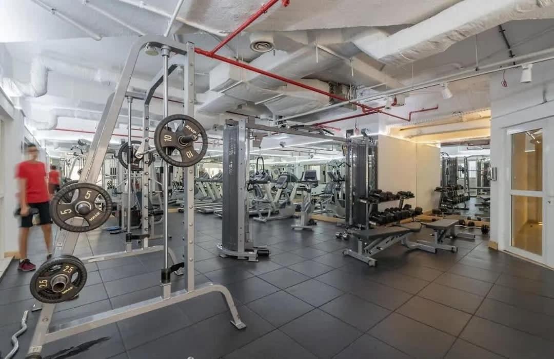 Stunning 2 Bed Great Metro Access Apartment Dubai