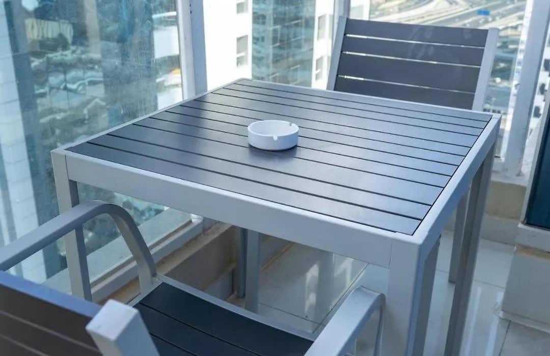 Stunning 2 Bed Great Metro Access