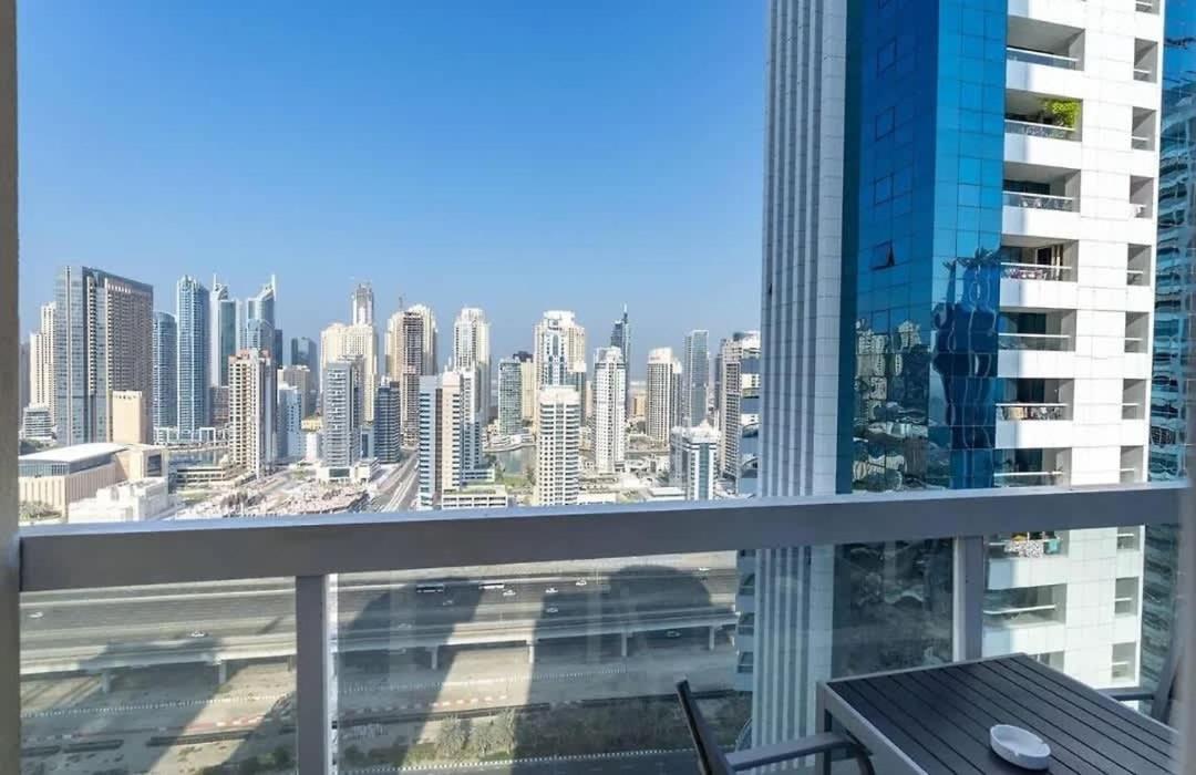 Stunning 2 Bed Great Metro Access