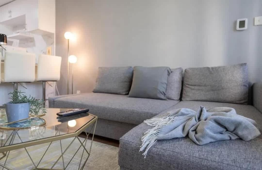 Apartment Stunning 2 Bed Great Metro Access Dubai