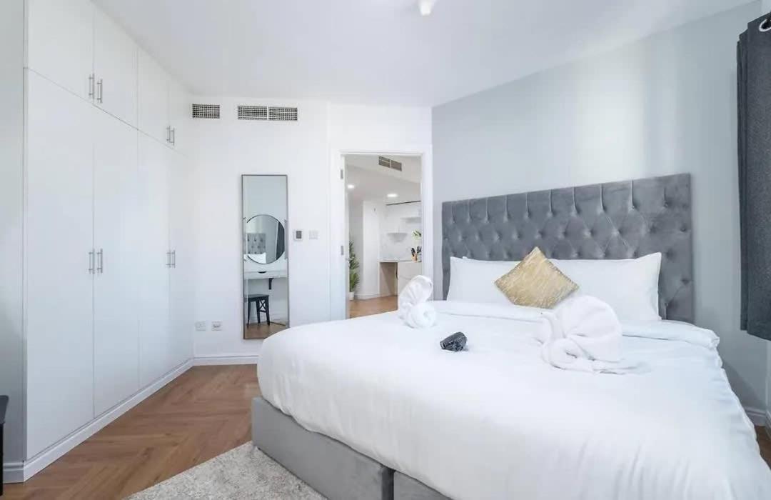 Apartment Stunning 2 Bed Great Metro Access Dubai