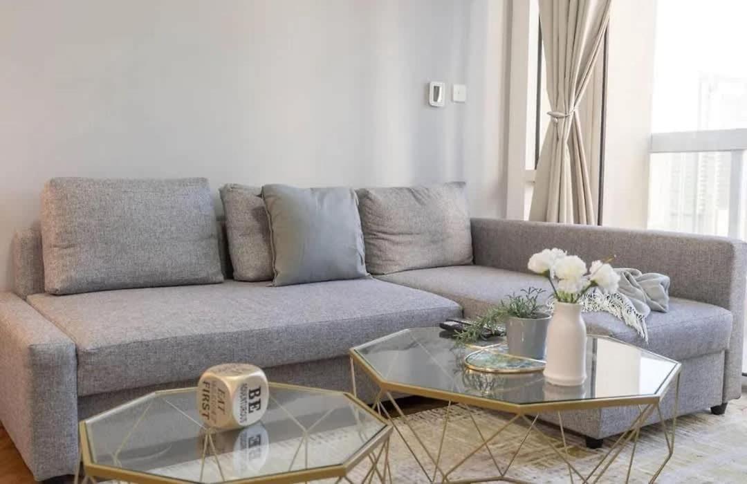 Stunning 2 Bed Great Metro Access * Dubai