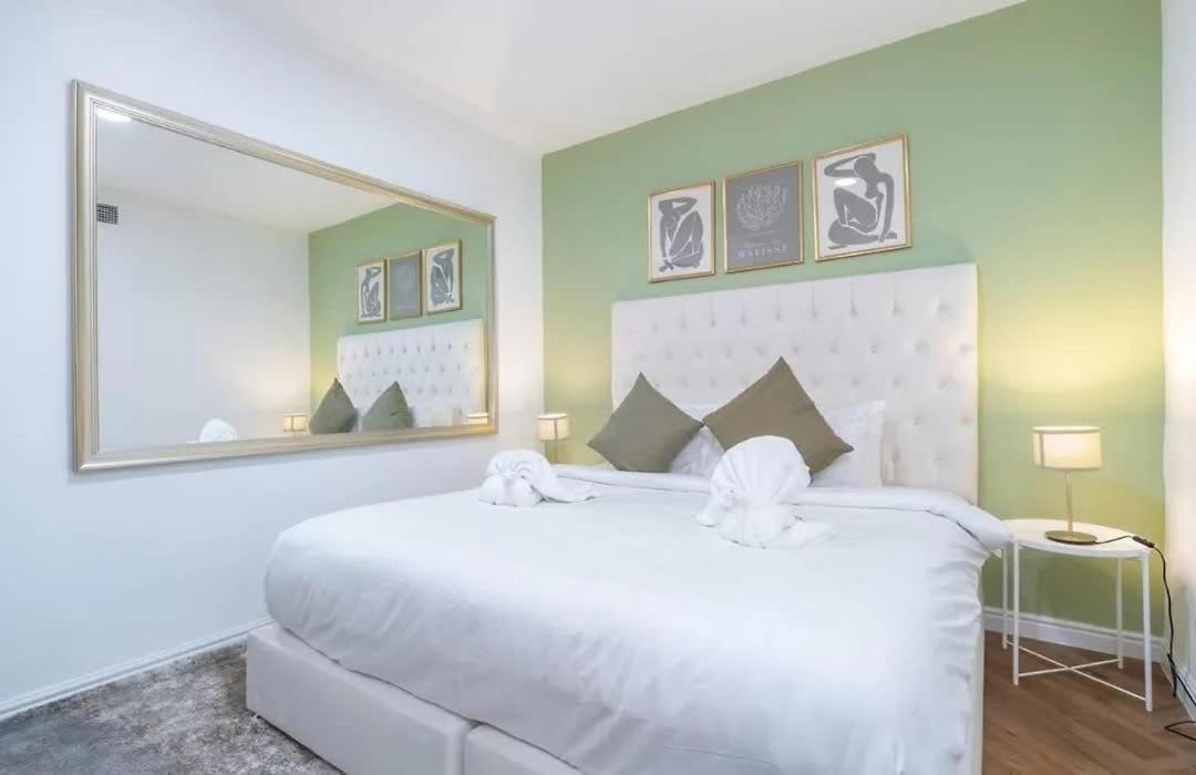 Stunning 2 Bed Great Metro Access