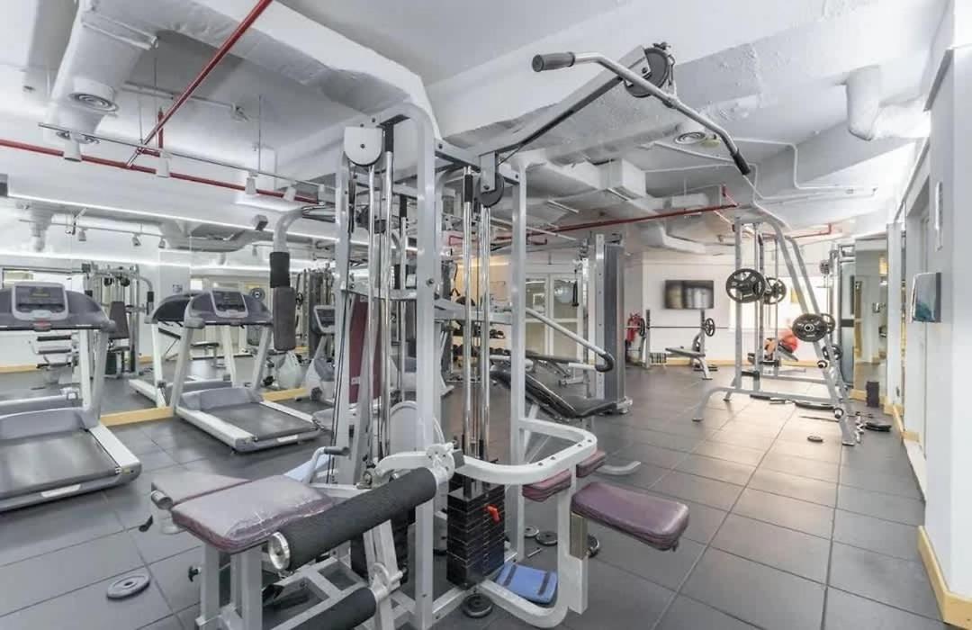 Stunning 2 Bed Great Metro Access Dubai