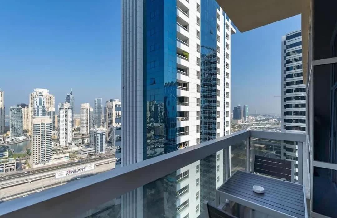 Stunning 2 Bed Great Metro Access Apartment *