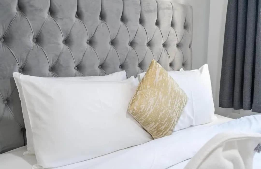 Stunning 2 Bed Great Metro Access *