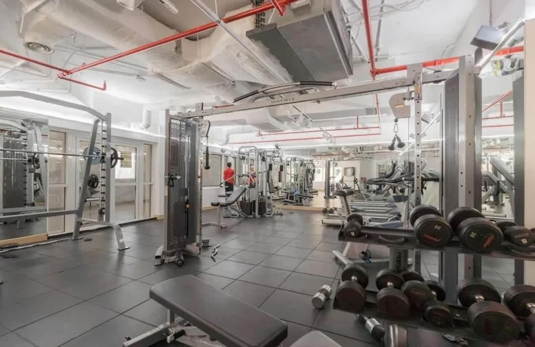 Stunning 2 Bed Great Metro Access * Dubai