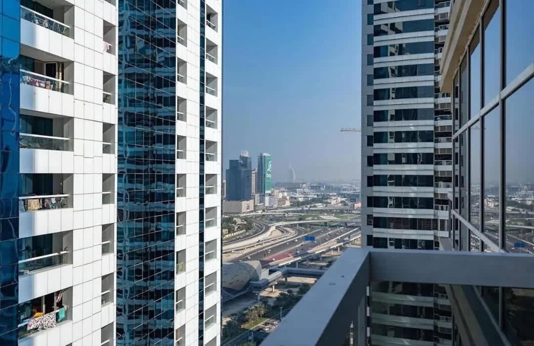 Apartment Stunning 2 Bed Great Metro Access Dubai