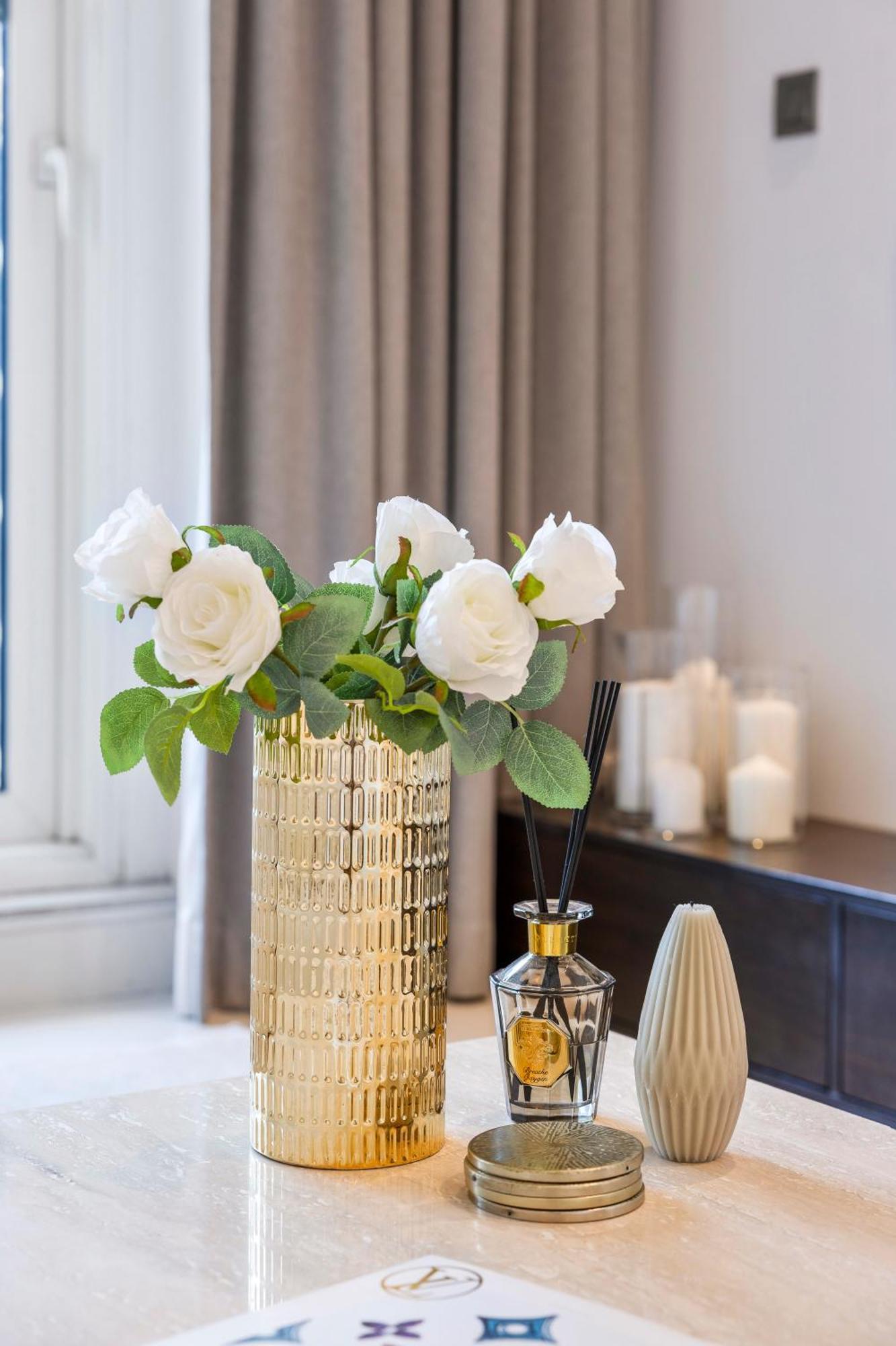 Apartment Your Stylish Getaway Near The Iconic Burj Khalifa Dubai
