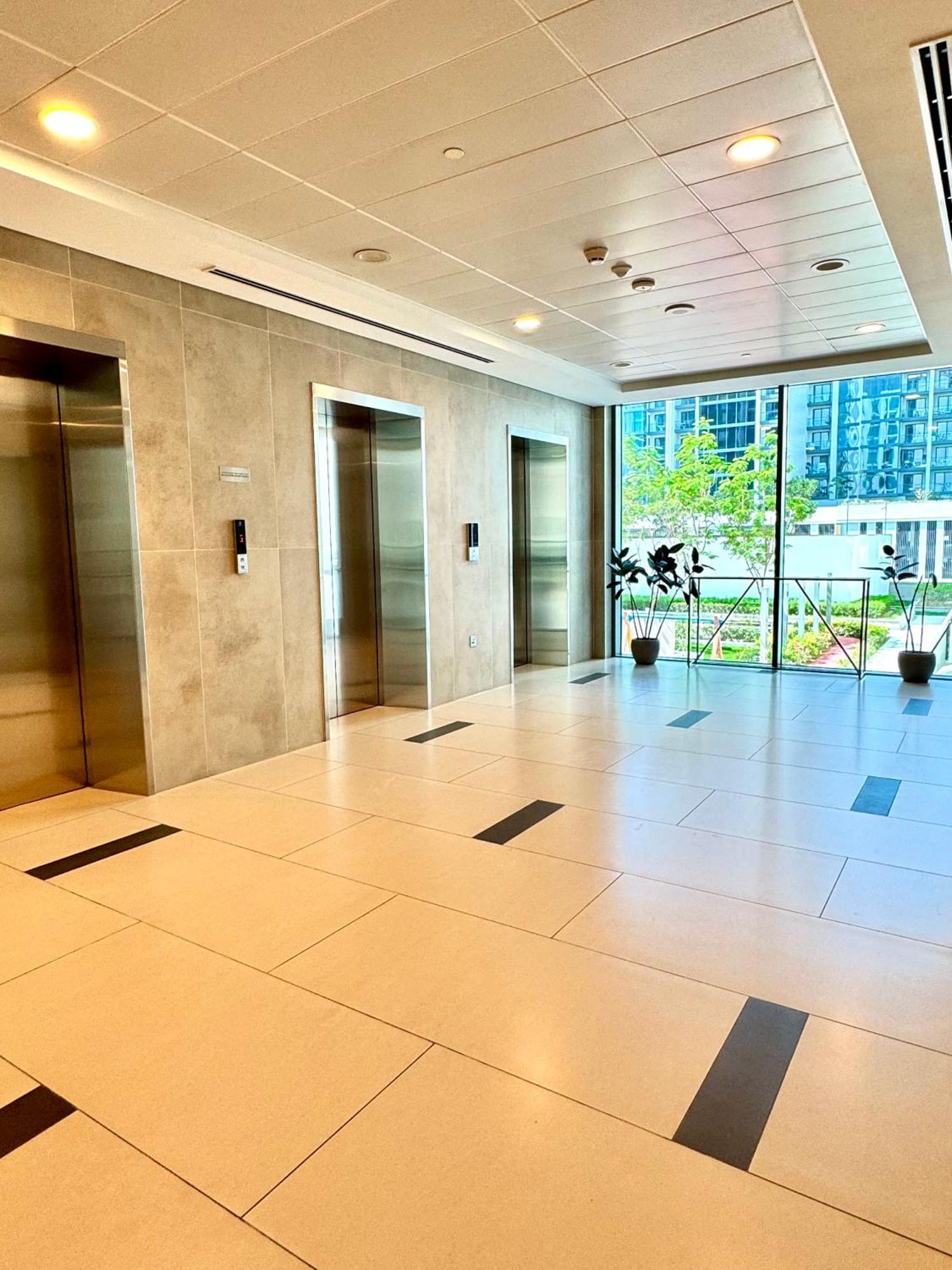 Modern And Spacious Near Burj Khalifa