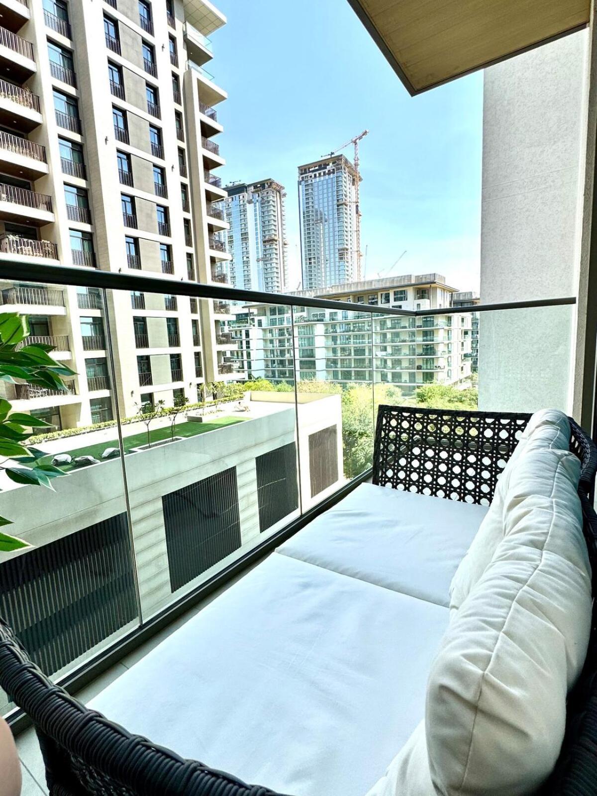 Modern And Spacious Near Burj Khalifa
