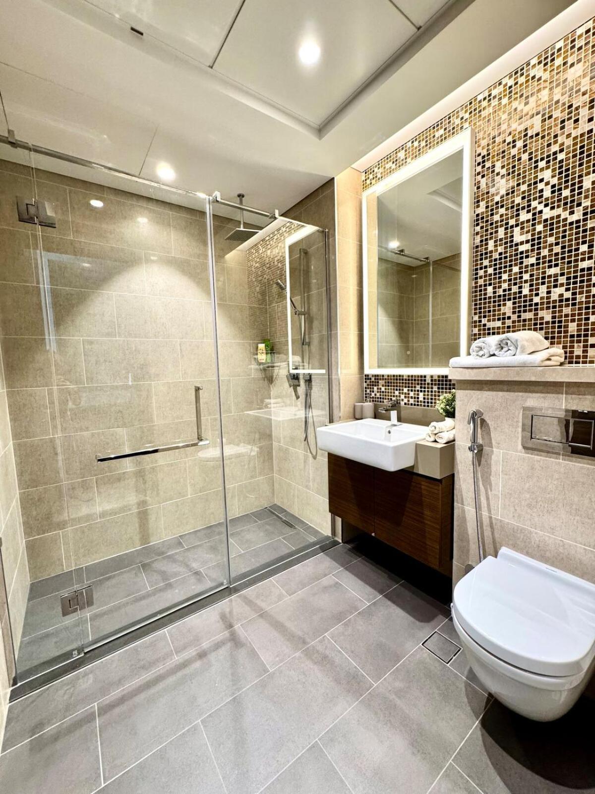 Modern And Spacious Near Burj Khalifa *