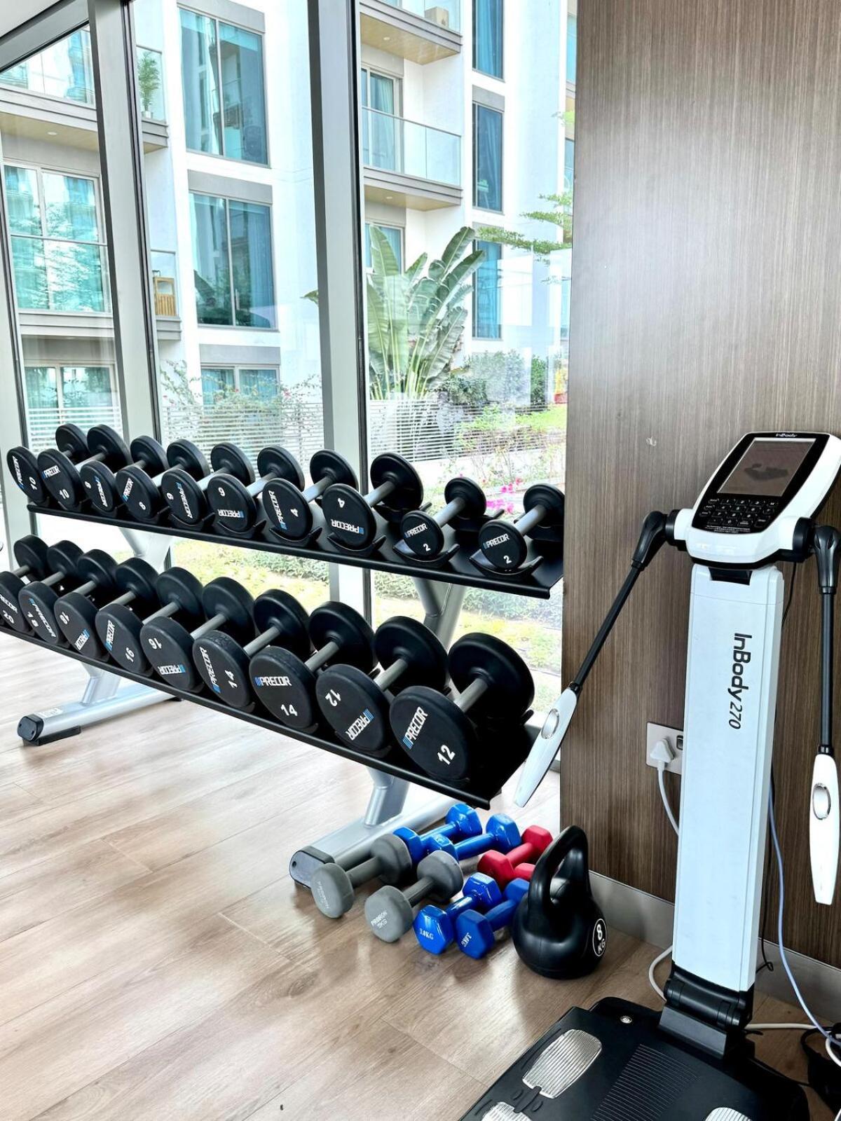 Modern And Spacious Near Burj Khalifa Apartment