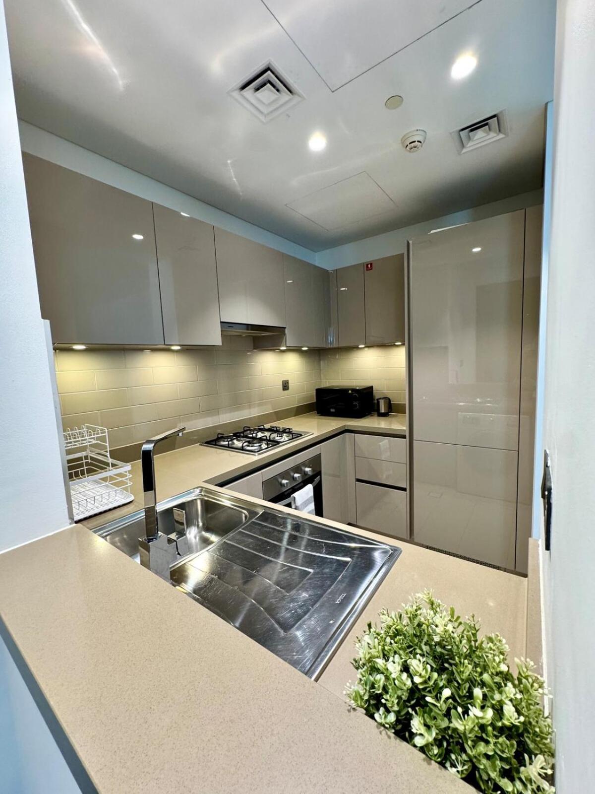 Modern And Spacious Near Burj Khalifa Dubai