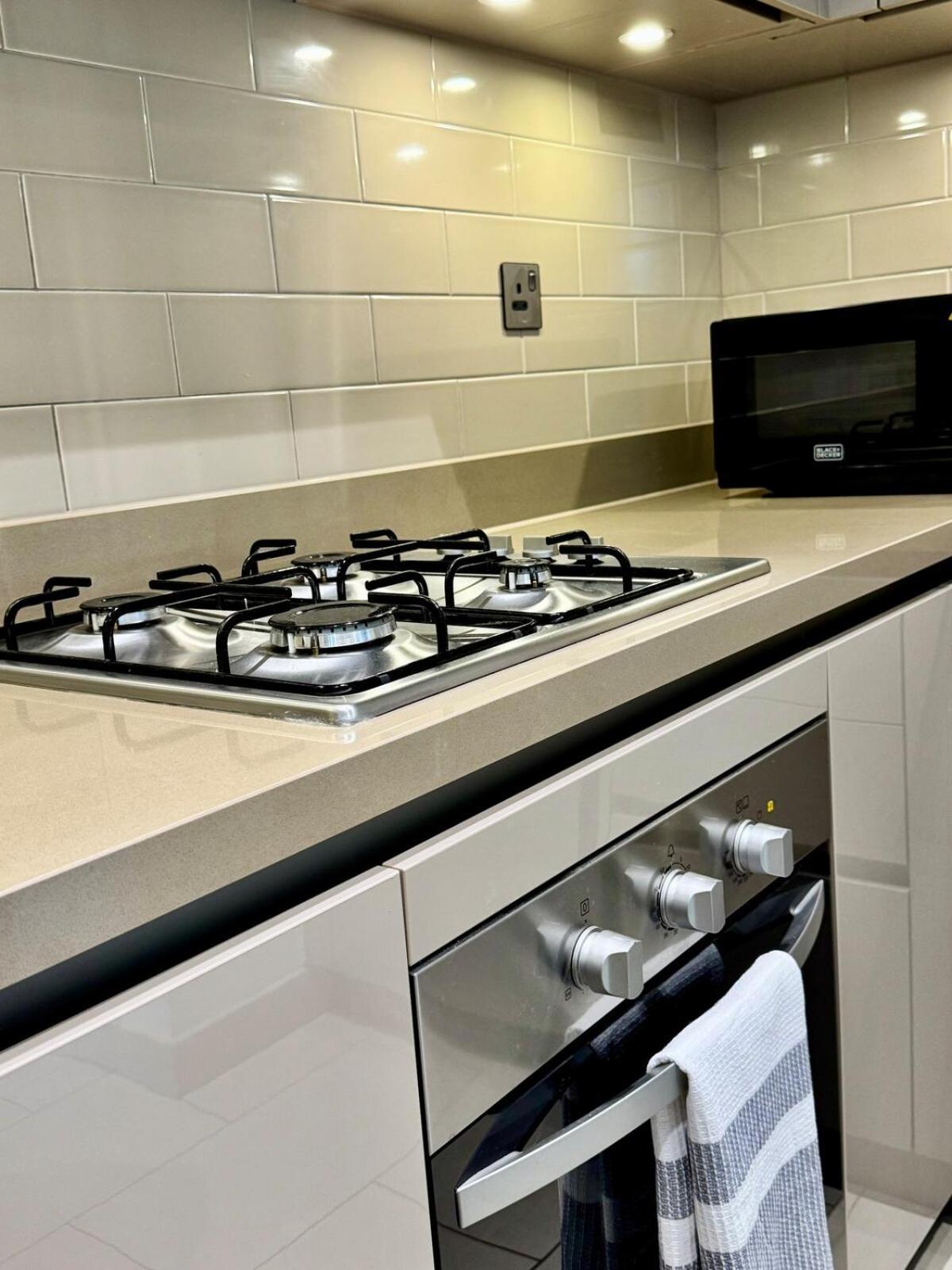 Apartment Modern And Spacious Near Burj Khalifa