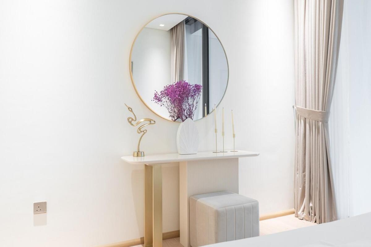 Elegant 1bhk By Czechin Luxe With Pool And Gym Apartment