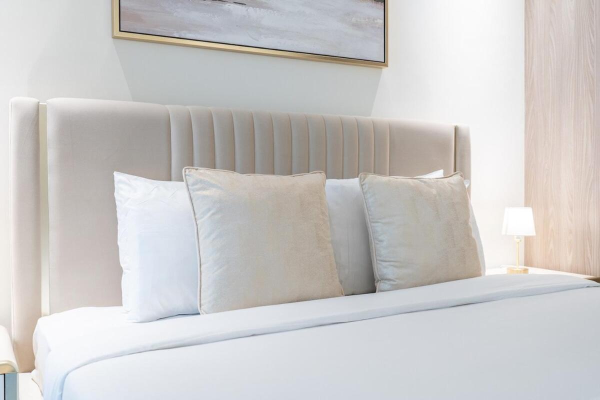 Elegant 1bhk By Czechin Luxe With Pool And Gym Apartment Dubai