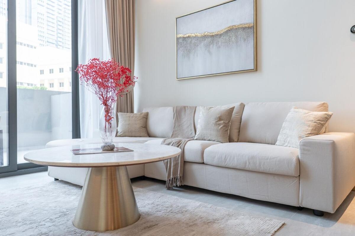 Elegant 1bhk By Czechin Luxe With Pool And Gym *