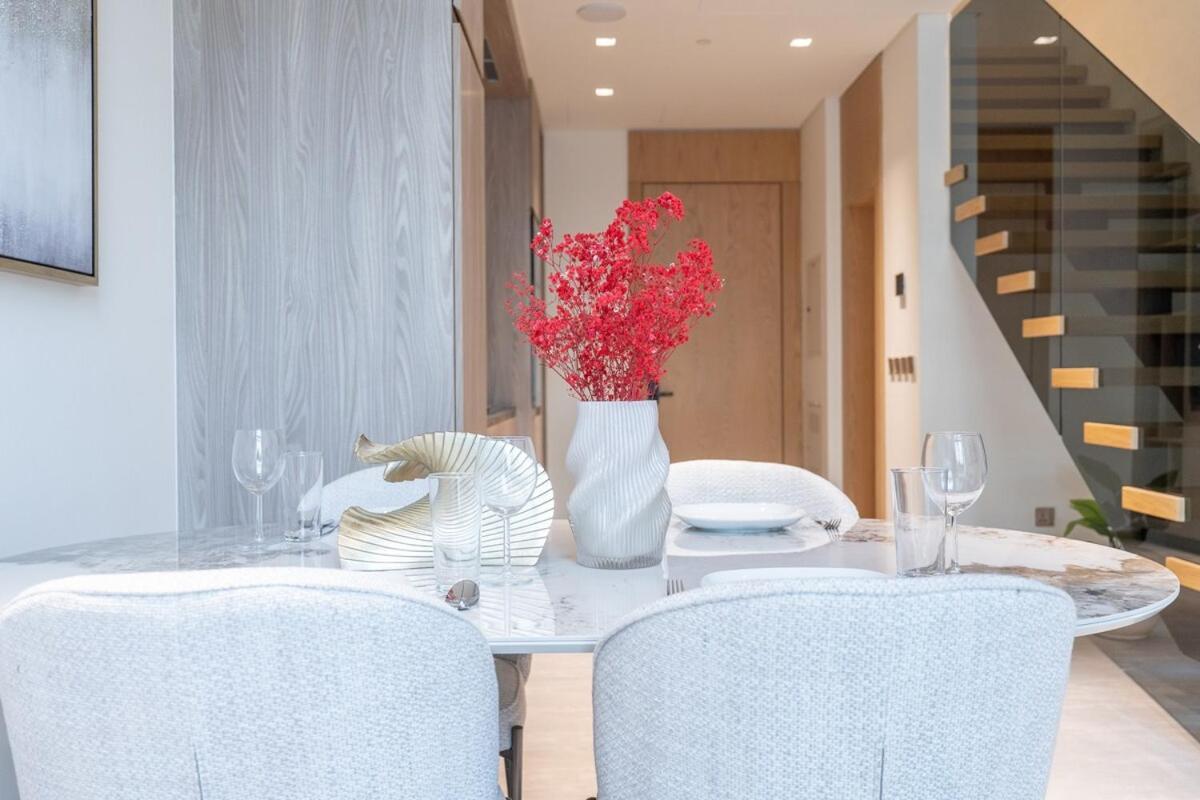 Elegant 1bhk By Czechin Luxe With Pool And Gym Apartment Dubai