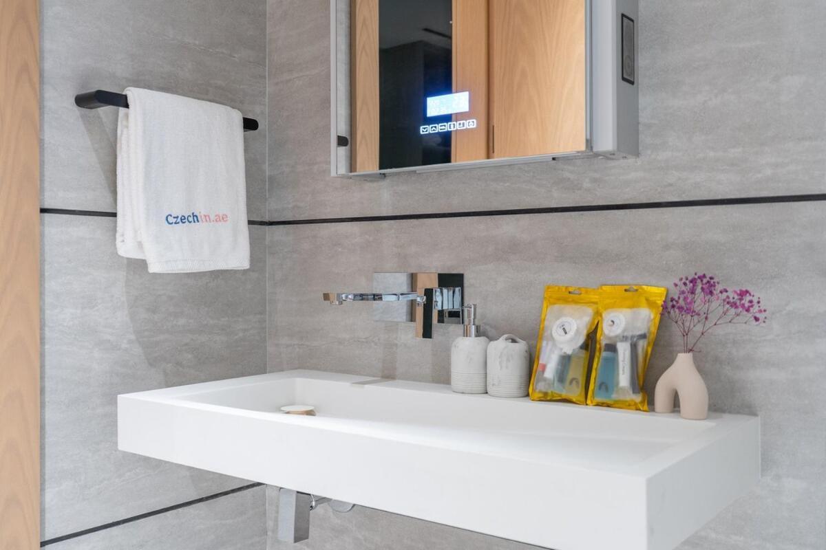 Elegant 1bhk By Czechin Luxe With Pool And Gym Dubai