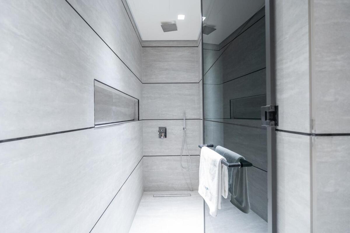 Elegant 1bhk By Czechin Luxe With Pool And Gym Dubai