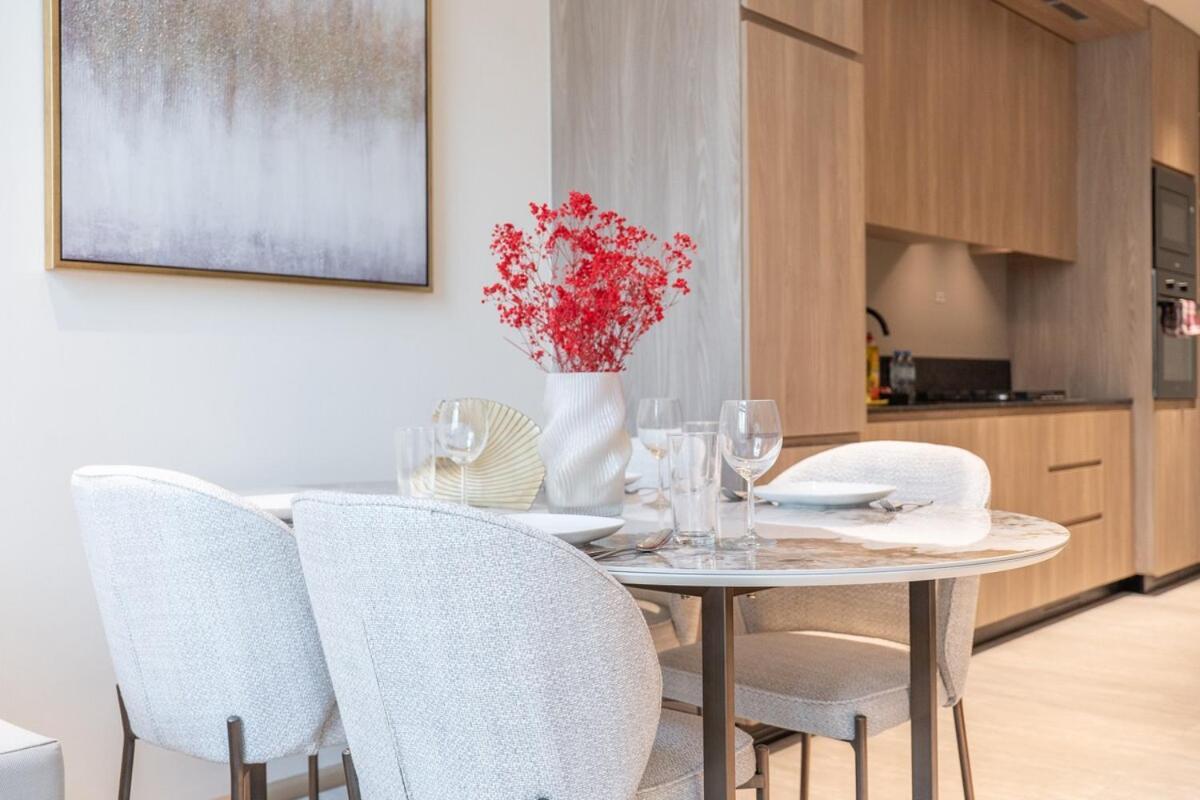 Elegant 1bhk By Czechin Luxe With Pool And Gym Dubai