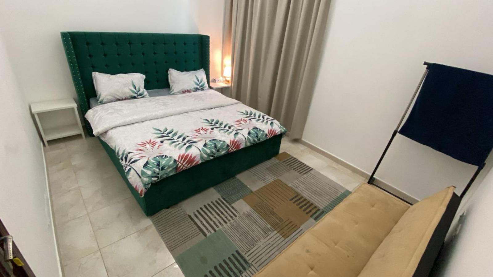 Homestay Classic Opposite To Mirdif Center