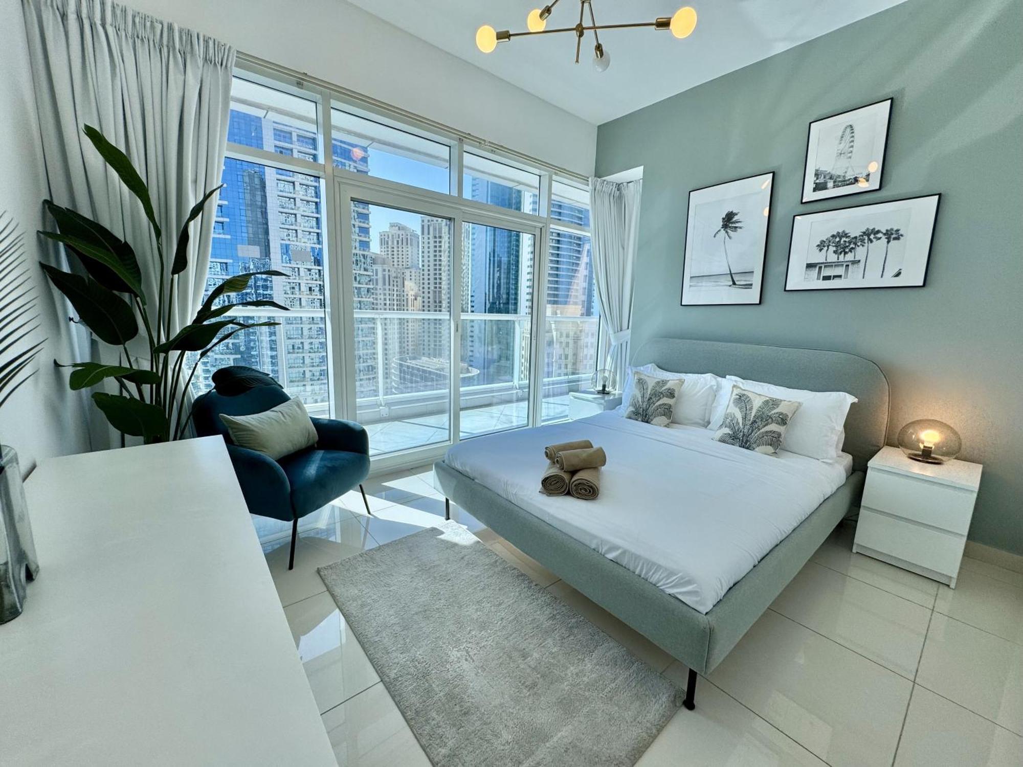 Apartment Sunrise Homes - 2 Bedroom With Panoramic Marina Views