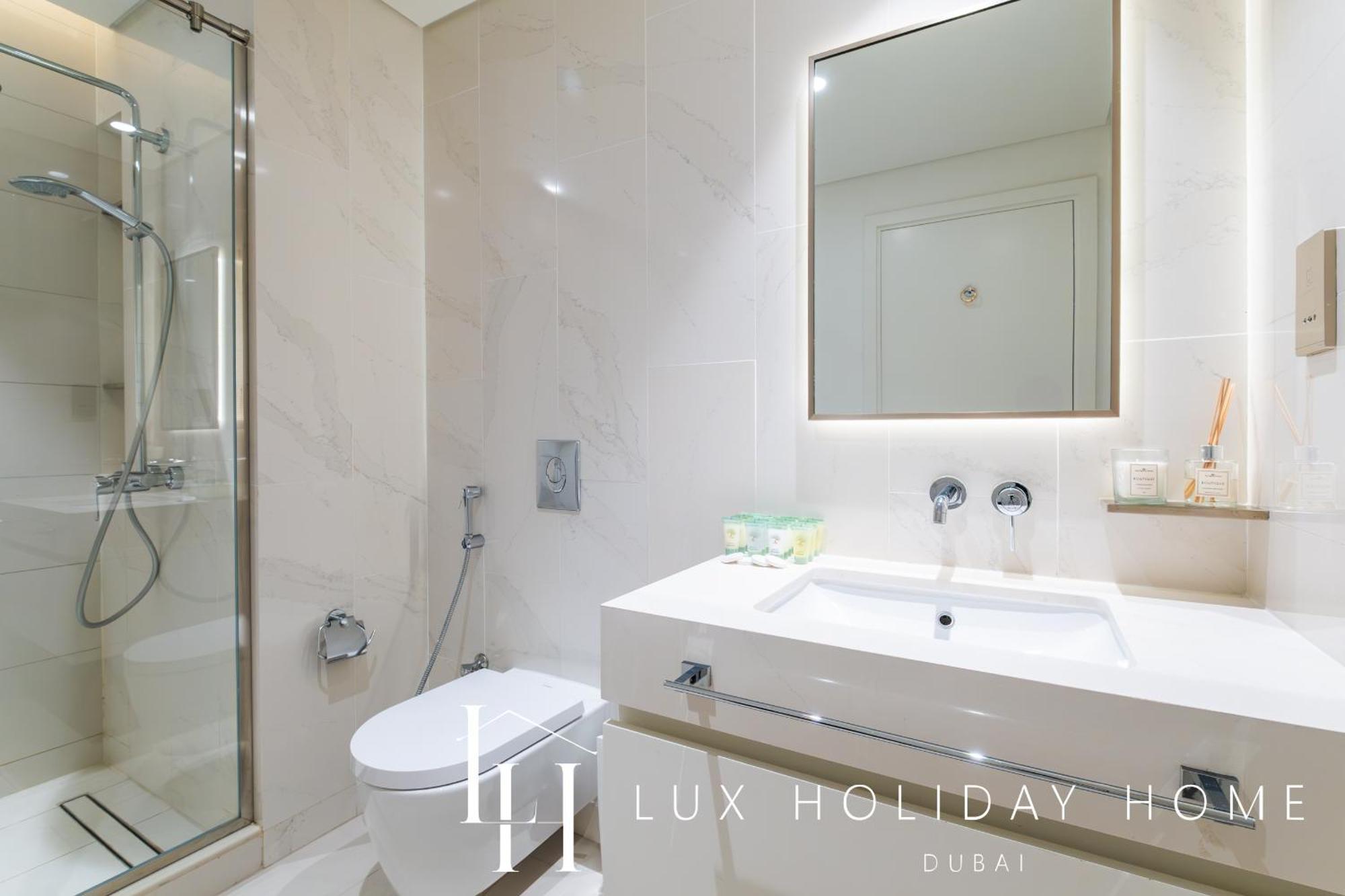 Lux The Vista Eye View Apartment Dubai