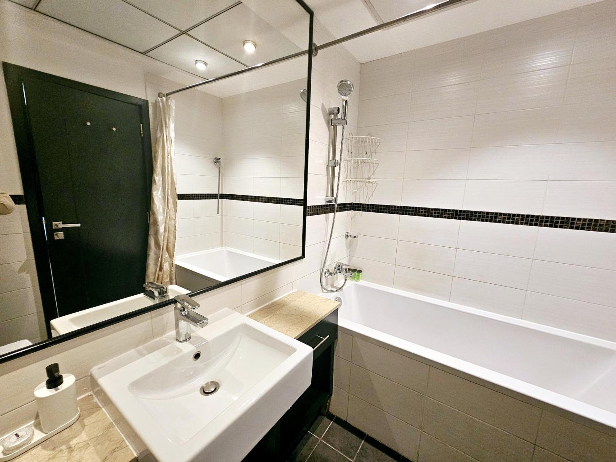Sunrise Homes - Stunning 1 Bed - Marina *