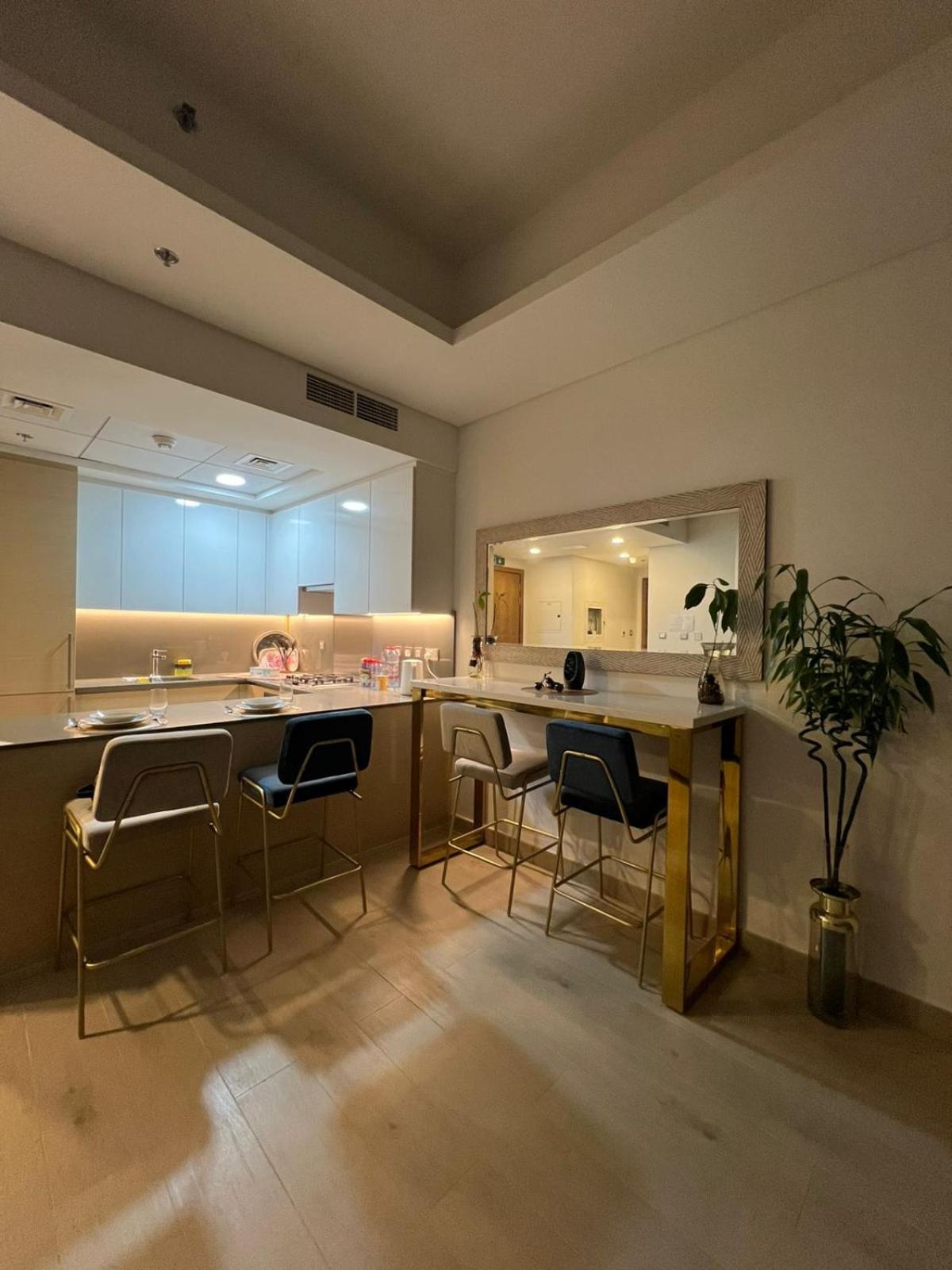 Cozy With Access In Palm Jumeirah * Dubai