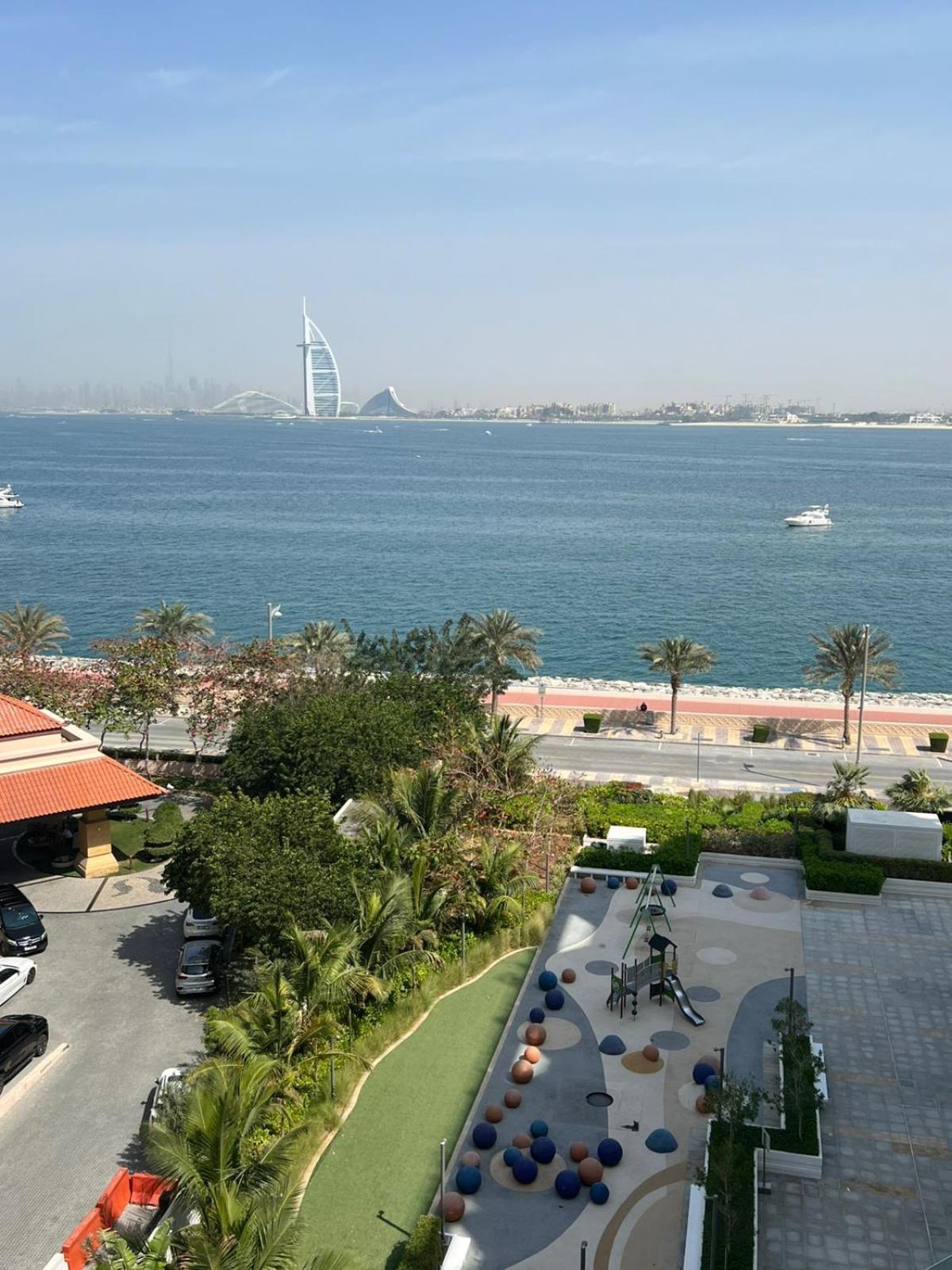 Cozy With Access In Palm Jumeirah * Dubai