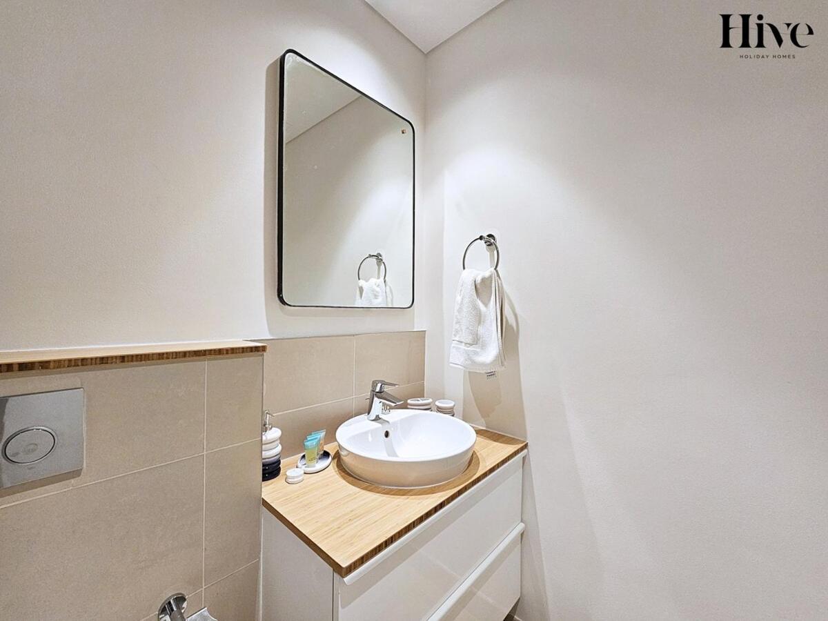Stunning 1 Bed In Hills Apartment *