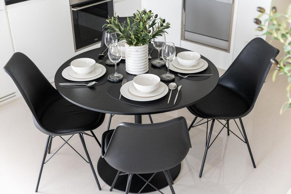 Iconic 2br In Business Bay's *