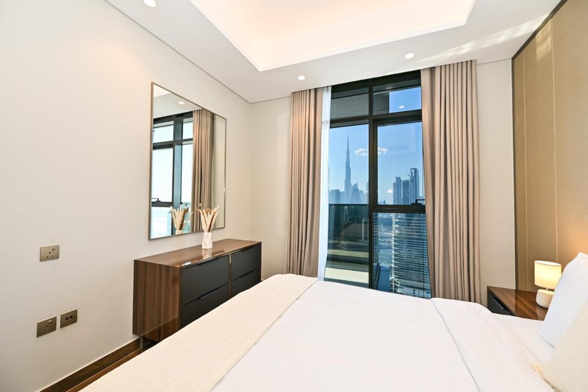 Stunning 1 Bdr Luxury With Burj Khalifa View *