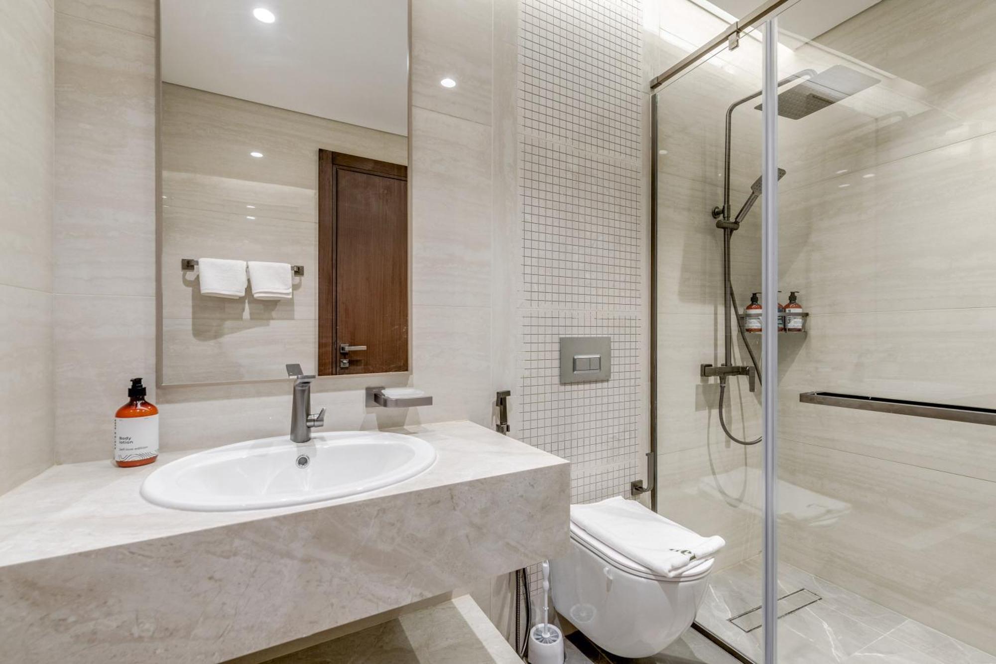 Daire Ramadan Offer!!! Skyline View 1br, King Bed, Bar & Movie Nights *