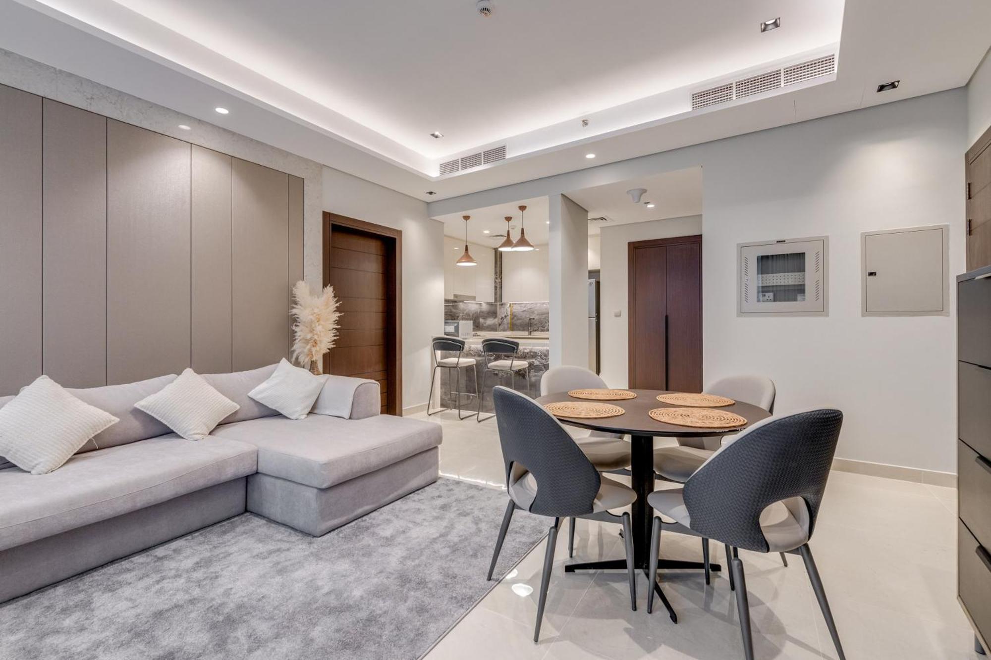 Daire Ramadan Offer!!! Skyline View 1br, King Bed, Bar & Movie Nights Dubai