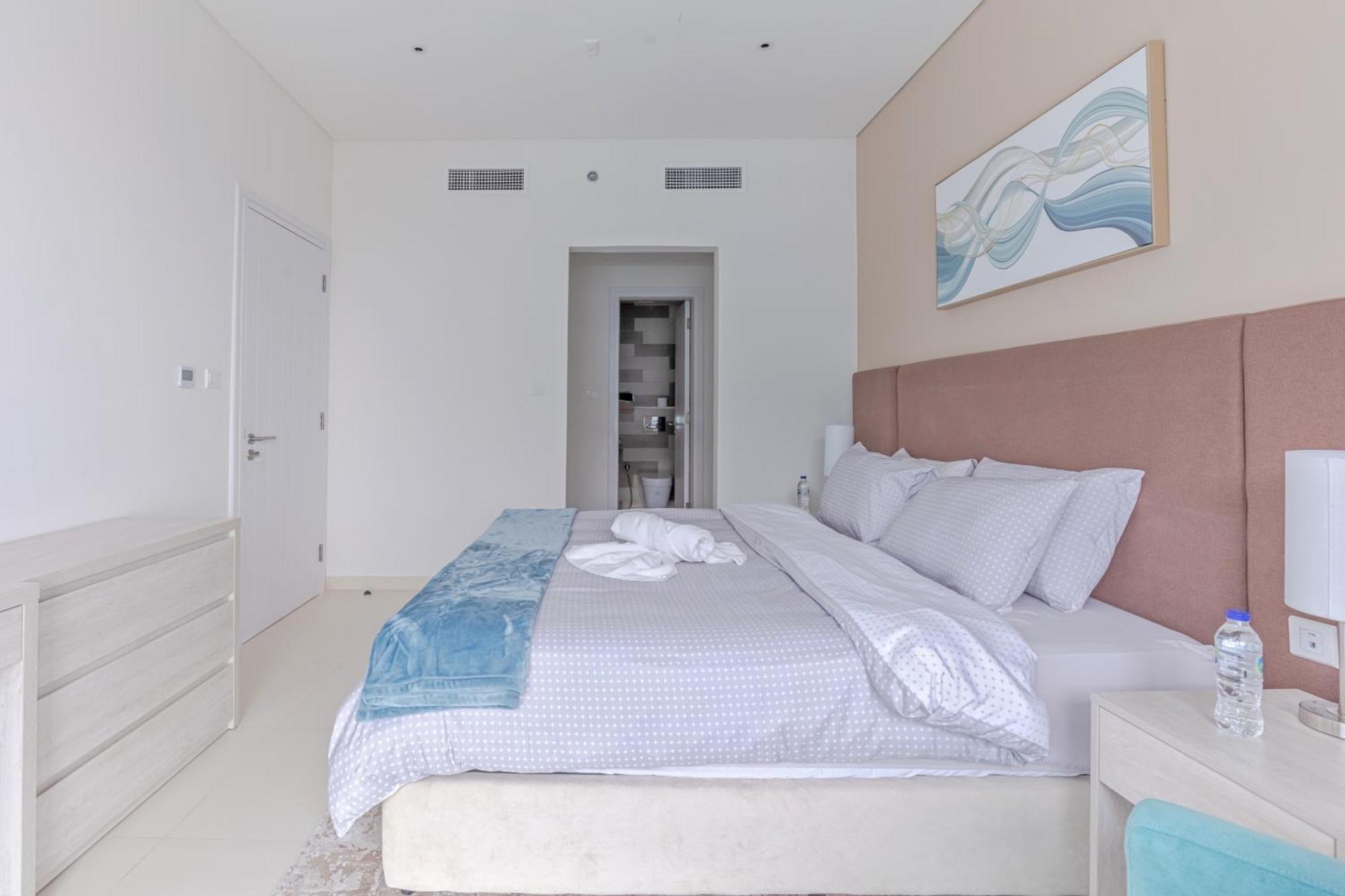 Modern Fully-equipped In Seven Palm, And Pool Access Dubai